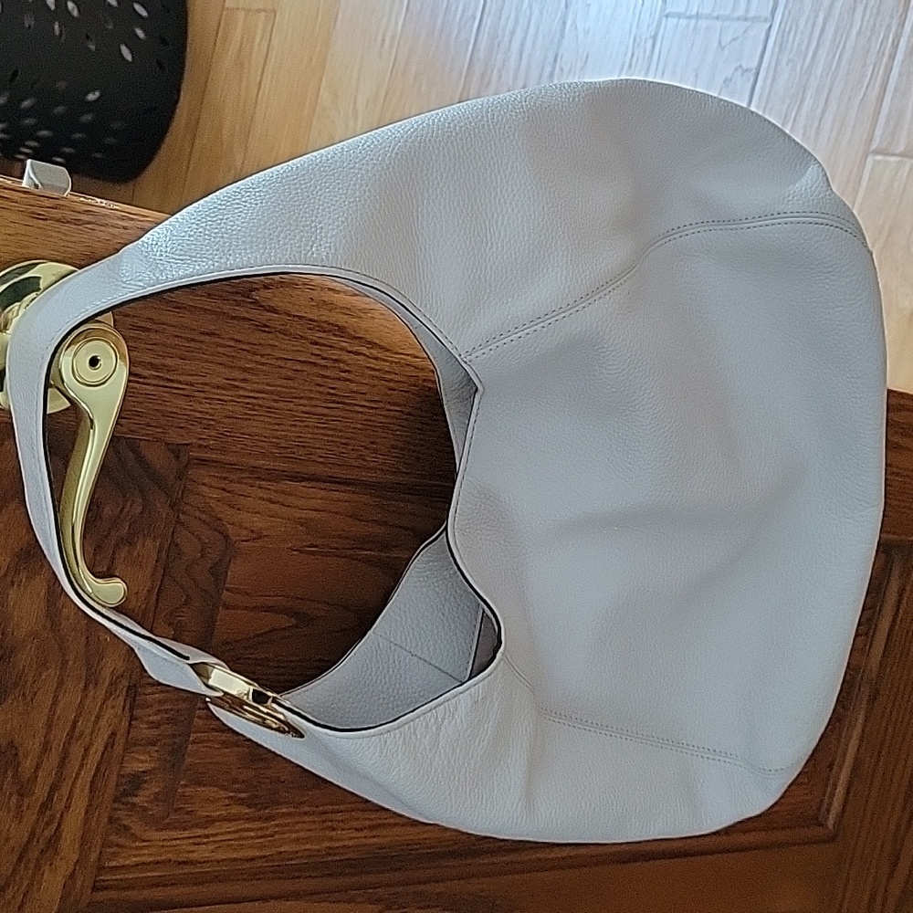 Michael Kors Elegant White Leather Hobo Bag - Picture 3 of 9
